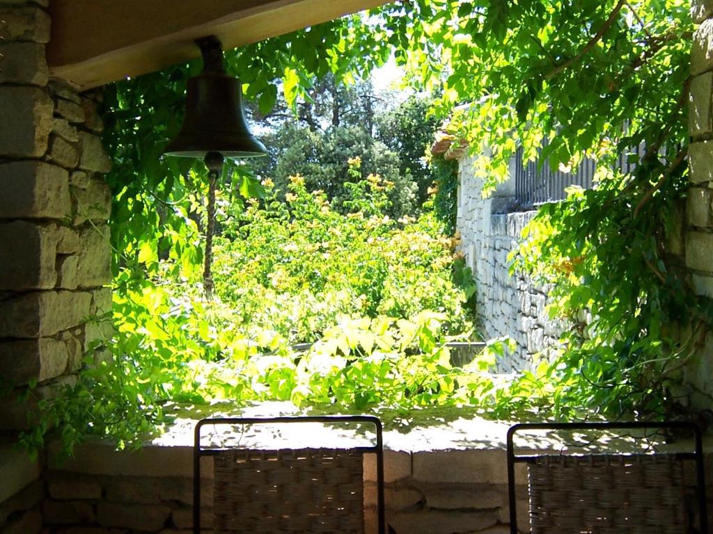 Lou Granos Bed and Breakfast Gordes Exterior foto